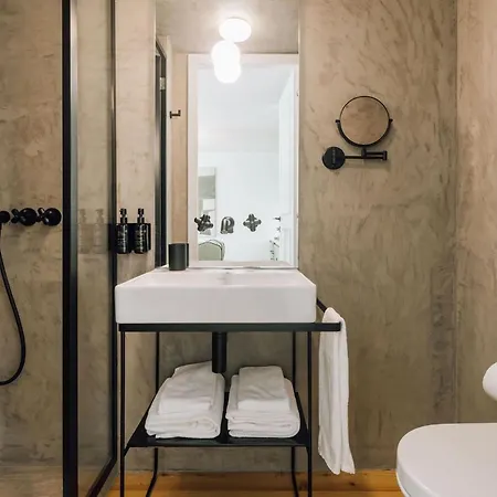 Ando Living - Flores 25 House דירה ליסבון